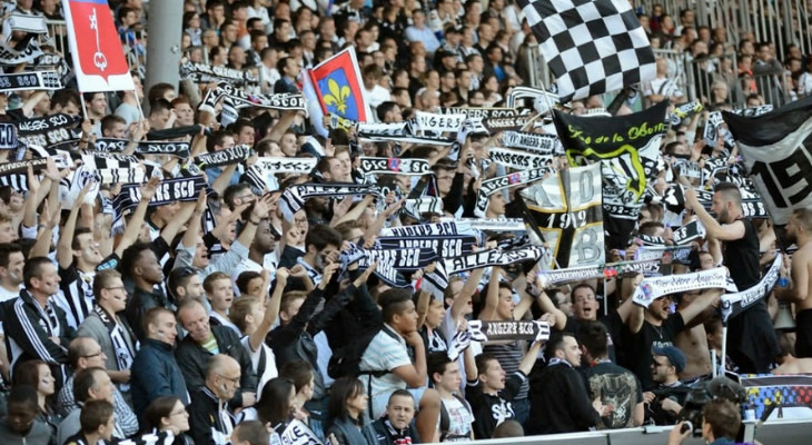  Após festa do acesso, torcida do Angers quer dar show nas rodadas da Ligue 1!