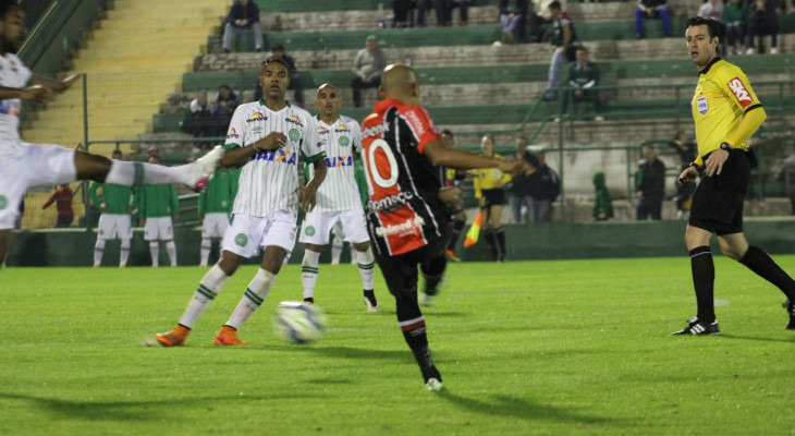  Das 15 rodadas em que esteve na zona de rebaixamento, Joinville amargou 12 na lanterna do Brasileirão!