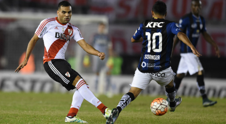  Atual campeão, River Plate até venceu em casa, mas foi eliminado pelo Independiente nas oitavas de final da Libertadores!