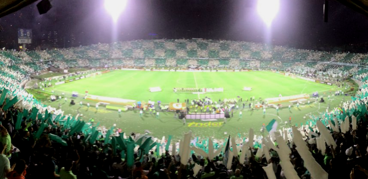  Atanasio Girardot, em Medellín, voltou a ficar pequeno para a festa dos torcedores do campeão Atlético Nacional na Libertadores!