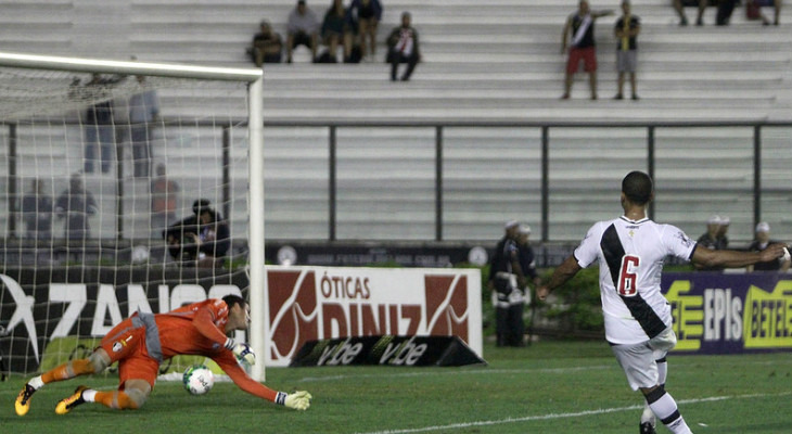  Vasco venceu Joinville, mas com arquibancadas - ao fundo - vazias mais uma vez na Série B!