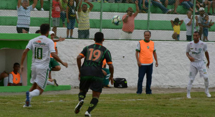  Roberval Davino acredita que o Murici possa passar pelo Cruzeiro mesmo jogando longe de casa!