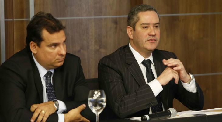  Federação Goiana, de André Luiz Pitta (à esq.), já embolsou quase R$ 400 mil, mais do que todos os clubes do Centro-Oeste!