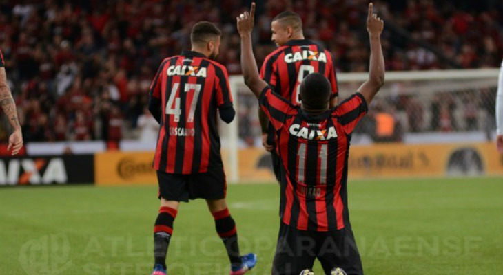  Atlético Paranaense, atrás do primeiro título, terá duelo brasileiro contra o Santos pelas oitavas de final da Libertadores!