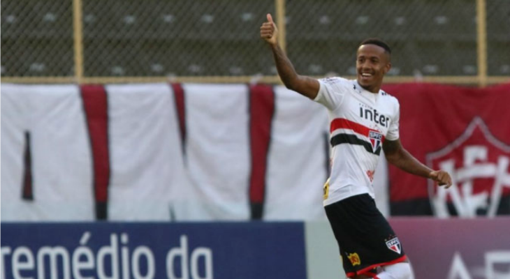  São Paulo passou pelo Vitória e, agora, quer derrubar o líder e rival Corinthians!