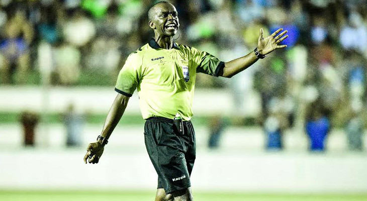  Luiz Flávio de Oliveira ficou quatro meses sem apitar por causa de uma lesão e quando voltou causou polêmica!