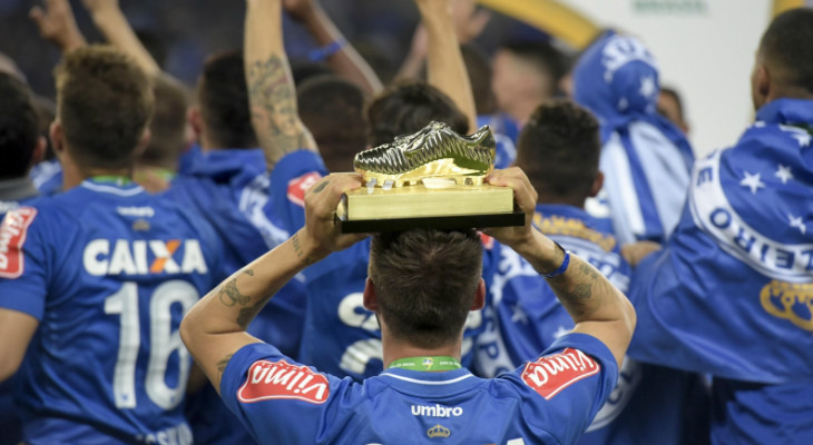  Rafaeal Sóbis, campeão pelo Cruzeiro, precisou só de cinco gols para levantar a chuteira de ouro na Copa do Brasil!