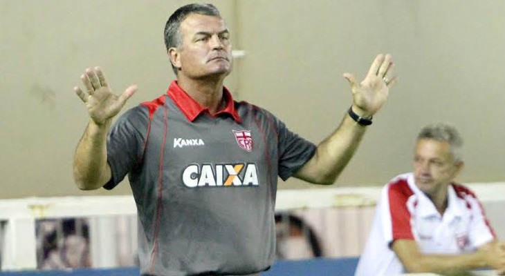  Mazola Júnior, velho conhecido da torcida, terá a missão de levar o CRB ao tetracampeonato no Alagoano!