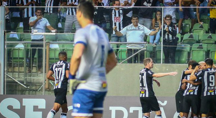  Atlético Mineiro estava fora da liderança do Brasileirão desde a reta final do turno da edição 2015!