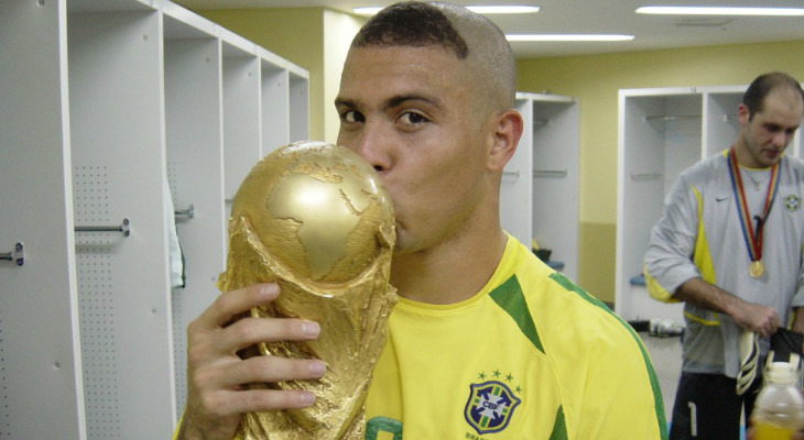  Ronaldo, com direito a dois gols na final, foi o artilheiro da Copa de 2002, ano do penta da Seleção Brasileira!