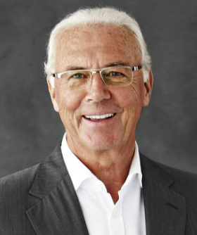  Beckenbauer foi campeão na Copa do Mundo como capitão e técnico!