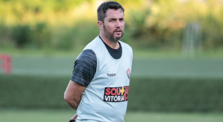  Osmar Loss teve a pausa da Copa América para arrumar o Vitória, mas na volta à Série B, nova derrota!