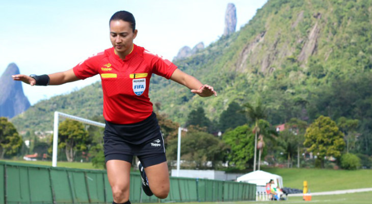  Edina Alves Batista, após apitar Série A e Copa do Mundo Feminina, estará na final da Série D!