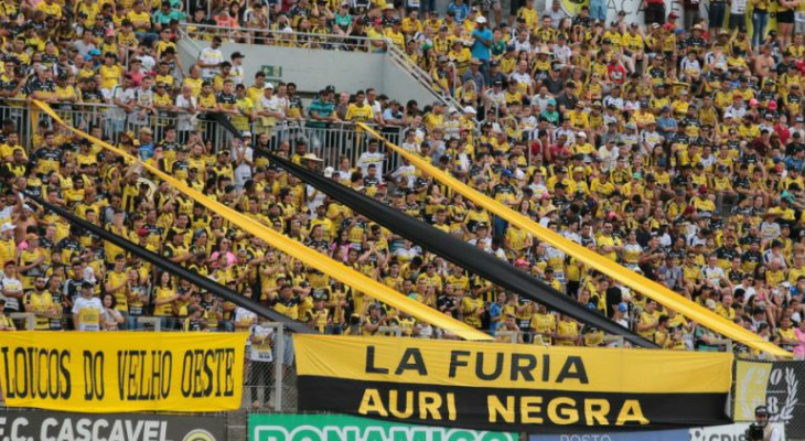  FC Cascavel faz sua parte em campo e ainda conta com a receita extra dos torcedores nas arquibancadas!