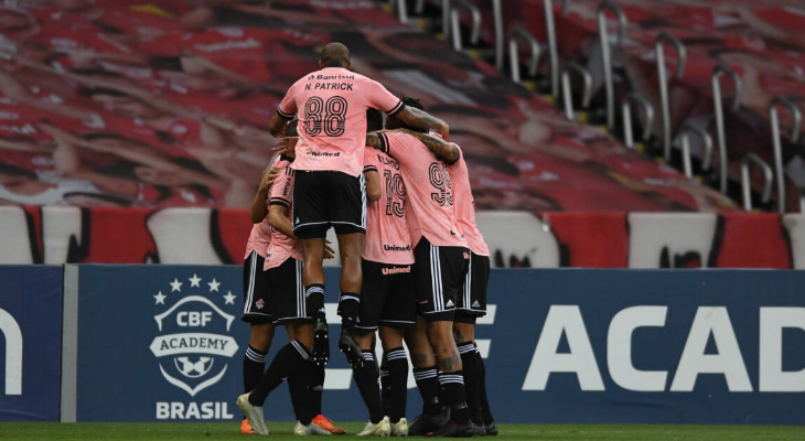  Vitória em campo com arquibancadas vazias no Brasileirão 2020!