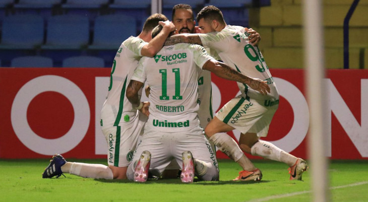  Chapecoense chegou a 54 pontos e ficou a nove do número mágico do acesso na Série B!