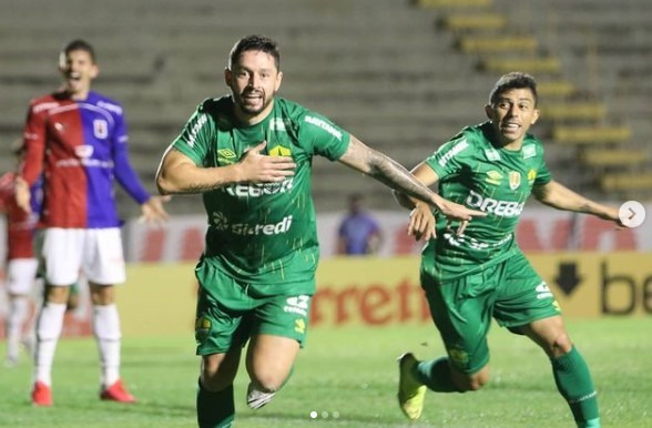  Cuiabá superou o Paraná e ficou a um ponto do inédito acesso na Série B!