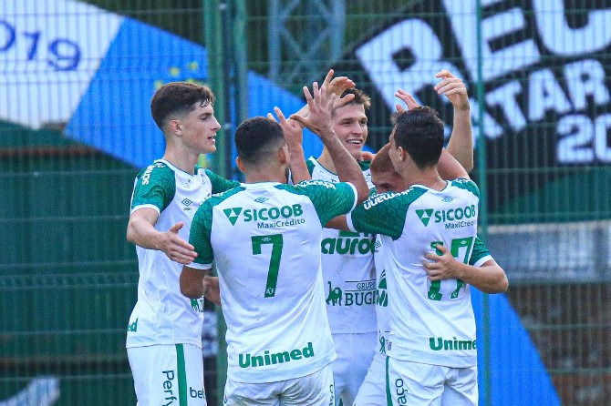  Atual campeã, Chapecoense garantiu vaga pela 6ª seguida na final do Catarinense!