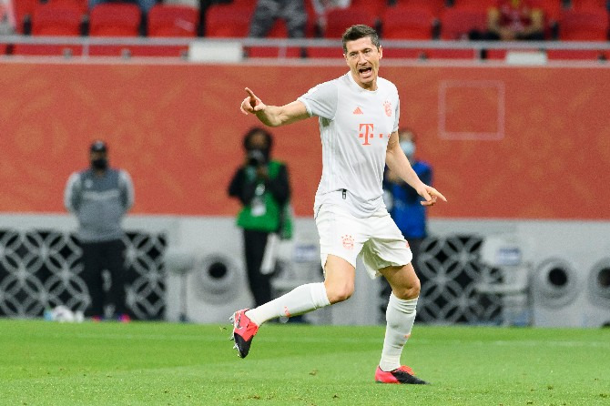  Robert Lewandowski venceu a disputa e foi escolhido o melhor do planeta bola!