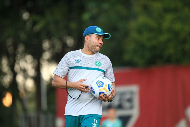  Demitido em seus últimos três clubes, Jair Ventura começou com derrota a caminhada na Chapecoense!