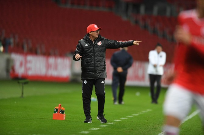  Osmar Loss dirigiu quatro clubes e sempre teve aproveitamento inferior a 50%!