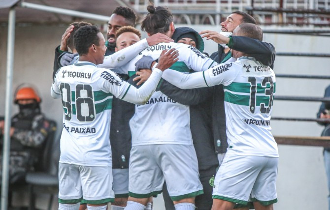  Coritiba superou o Brasil e, com o tropeço do Náutico, assumiu a ponta da Série B!