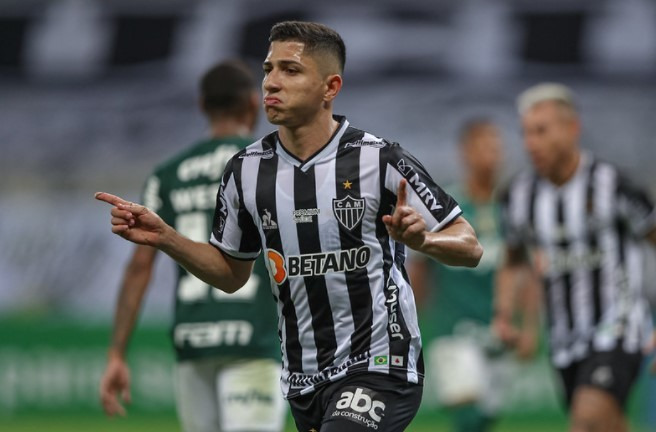  Atlético Mineiro tirou três pontos de desvantagem e abriu diferença de cinco na liderança do Brasileirão!
