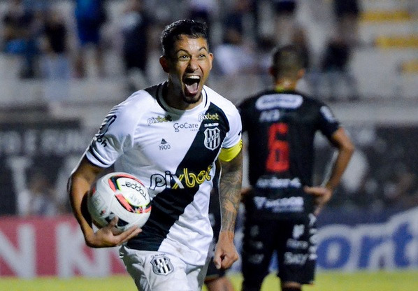  Lucca tem oito gols em 15 partidas neste ano