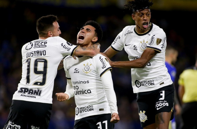  Corinthians lidera o Brasileirão