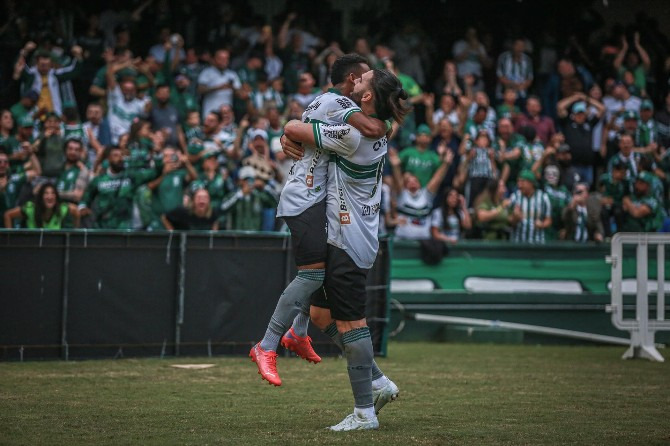  Coritiba venceu o Botafogo e manteve o aproveitamento de 100% em casa no Brasileirão!
