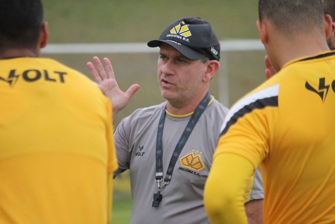  Claudio Tencatti está desde o ano passado no Criciúma