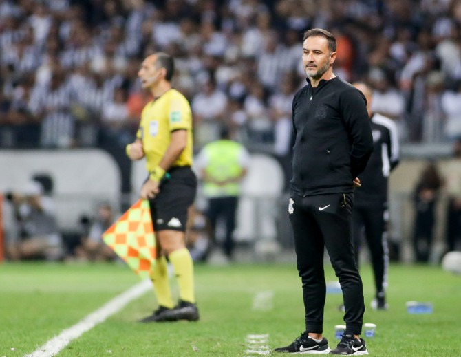  Vitor Pereira comanda o Corinthians desde o início