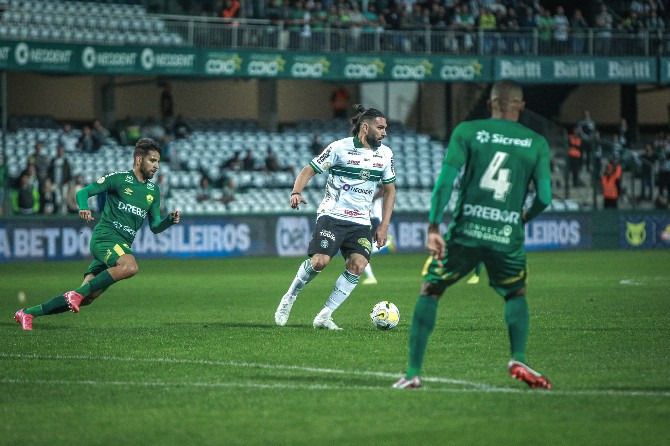  Coritiba apresentou uma campanha bipolar