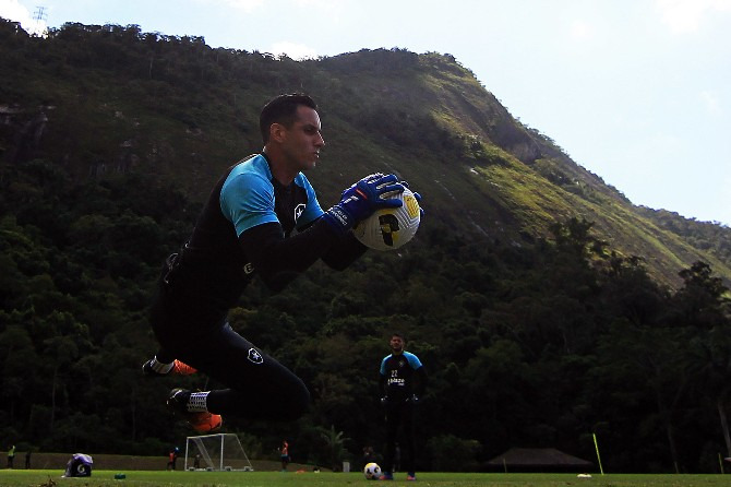  Botafogo, de Gatito, se prepara para enfrentar o Flamengo