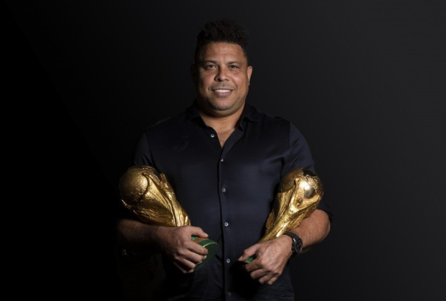  Apenas três vezes a seleção campeã ergueu o troféu vencendo todos os jogos