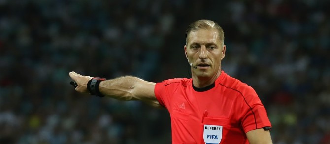  Nestor Pitana apitou a final da Copa do Mundo de 2018 e distribuiu quatro cartões amarelos!