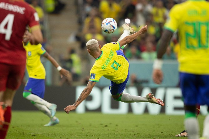  Richarlison fez um Sr. Goool de voleio na vitória do Brasil sobre a Sérvia!