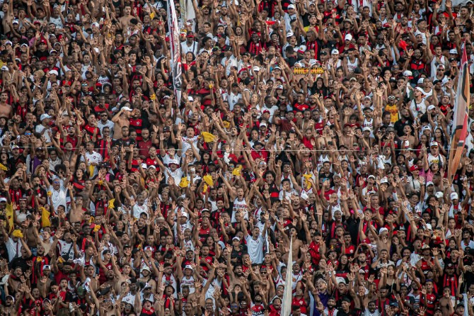  Vitória conquistou o acesso à Série B, foi campeão da Série B e ainda terminou com a miro média de público da divisão!