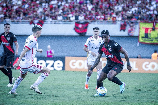  Atlético Goianiense estreou com derrota para o Flamengo pelo Brasileirão!
