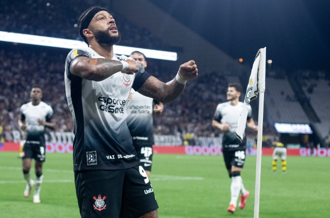  Corinthians saiu na frente com gol de Memphis!