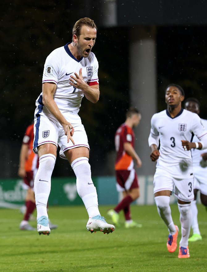  Inglaterra goleou e se classificou à Copa do Mundo com 100% na Eliminatória da Europa!