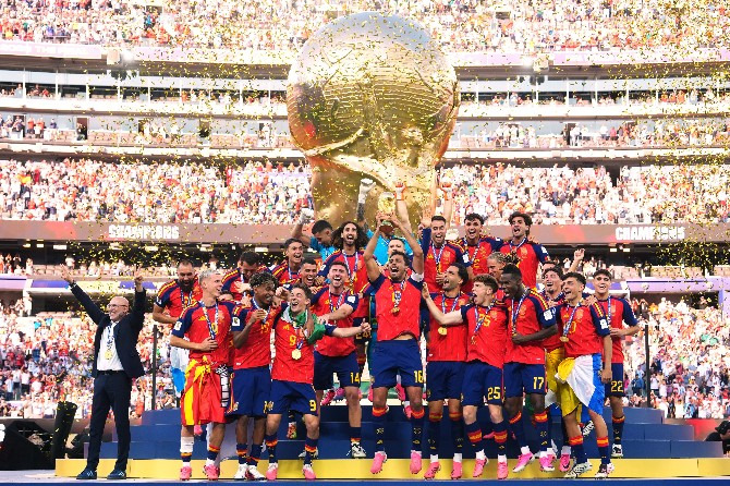  Aos 30 anos, o volante Rodri levantou a Copa do Mundo para a Espanha!