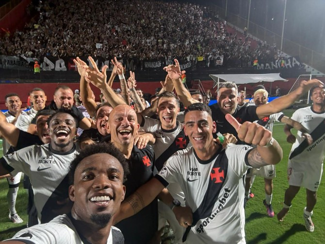  Vasco eliminou o Vitória e vai encarar o Palmeiras pela semifinal da Copa do Brasil!